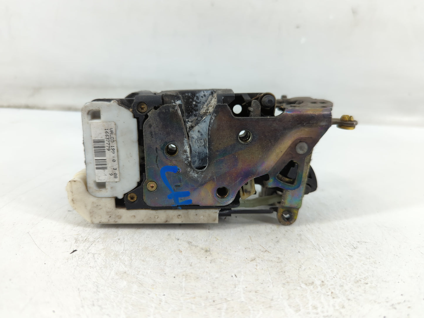 2001 Chevrolet Silverado 1500 Front Driver Left Lock Actuator - Oemusedautoparts1.com