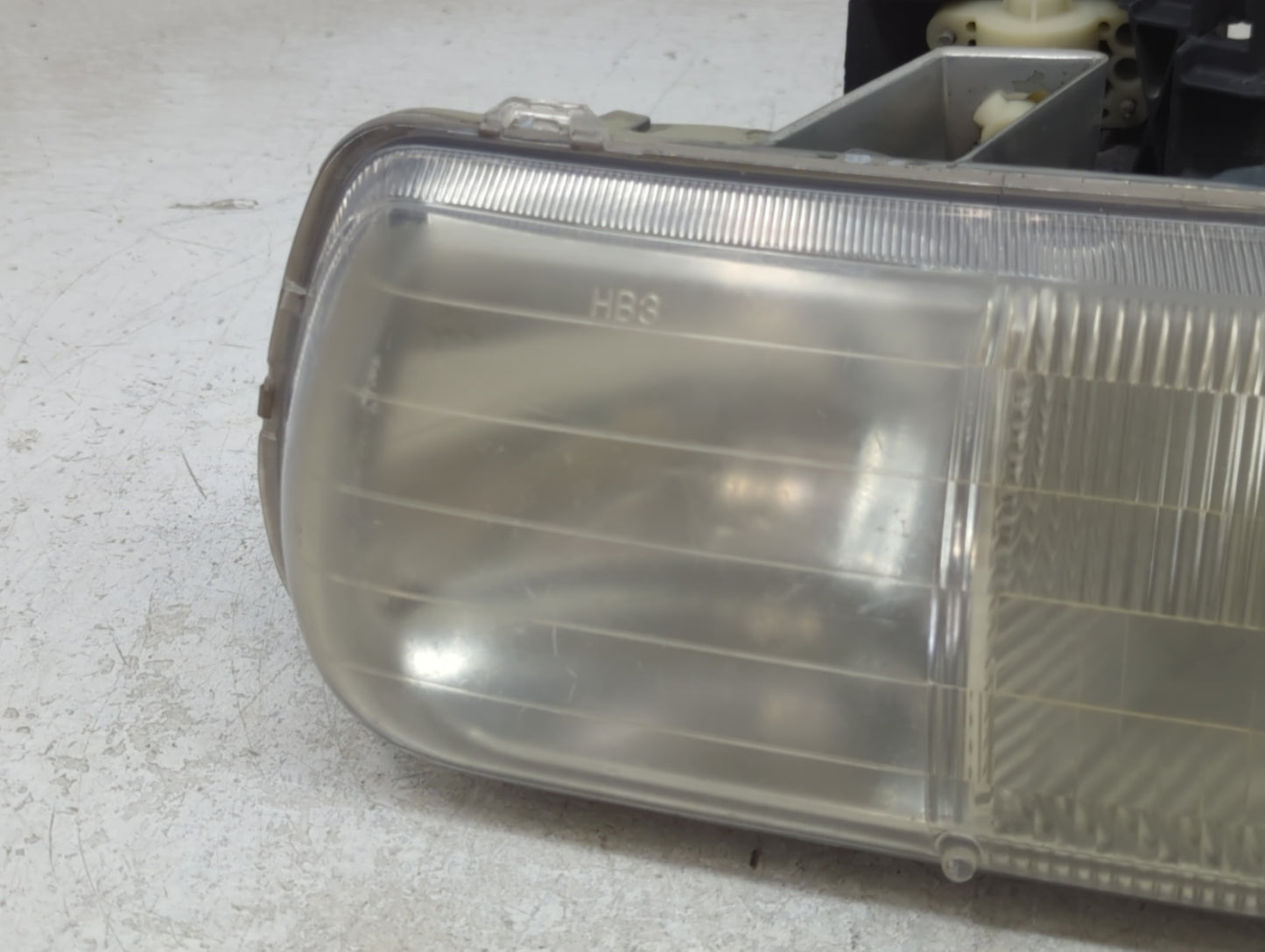 Chevrolet Silverado 1500 Pickup Driver Left Oem Head Light Headlight Lamp - Oemusedautoparts1.com