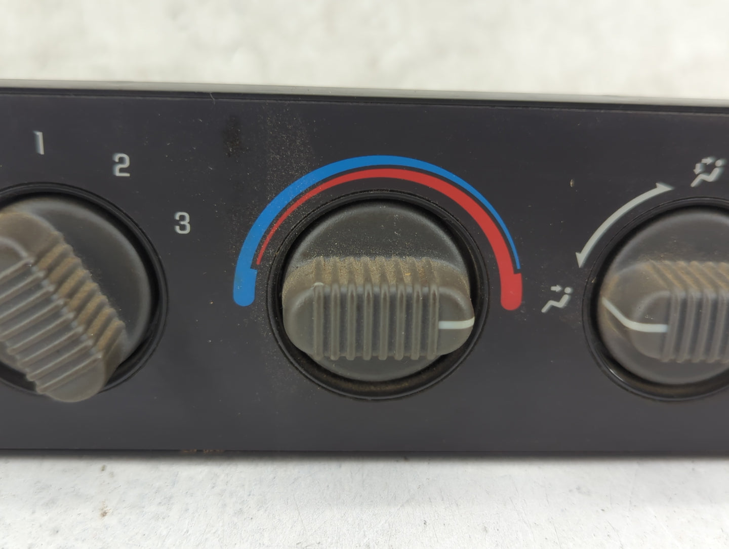 2000-2002 Chevrolet Suburban Climate Control Module Temperature AC/Heater Replacement P/N:15748171 Fits Fits 2000 2001 2002 