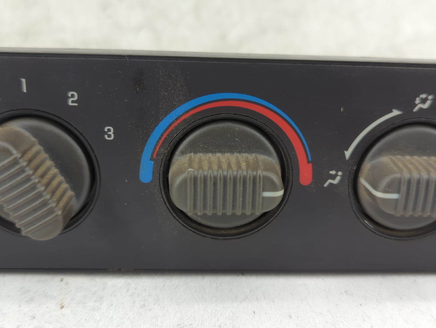 2000-2002 Chevrolet Suburban Climate Control Module Temperature AC/Heater Replacement P/N:15748171 Fits Fits 2000 2001 2002 