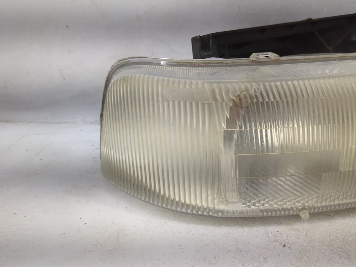Chevrolet Suburban Passenger Right Oem Head Light Headlight Lamp - Oemusedautoparts1.com