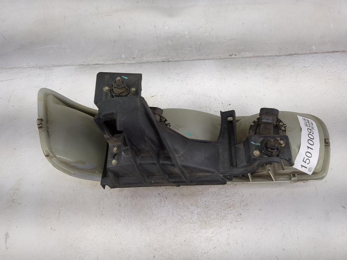 Chevrolet Suburban Passenger Right Oem Head Light Headlight Lamp - Oemusedautoparts1.com