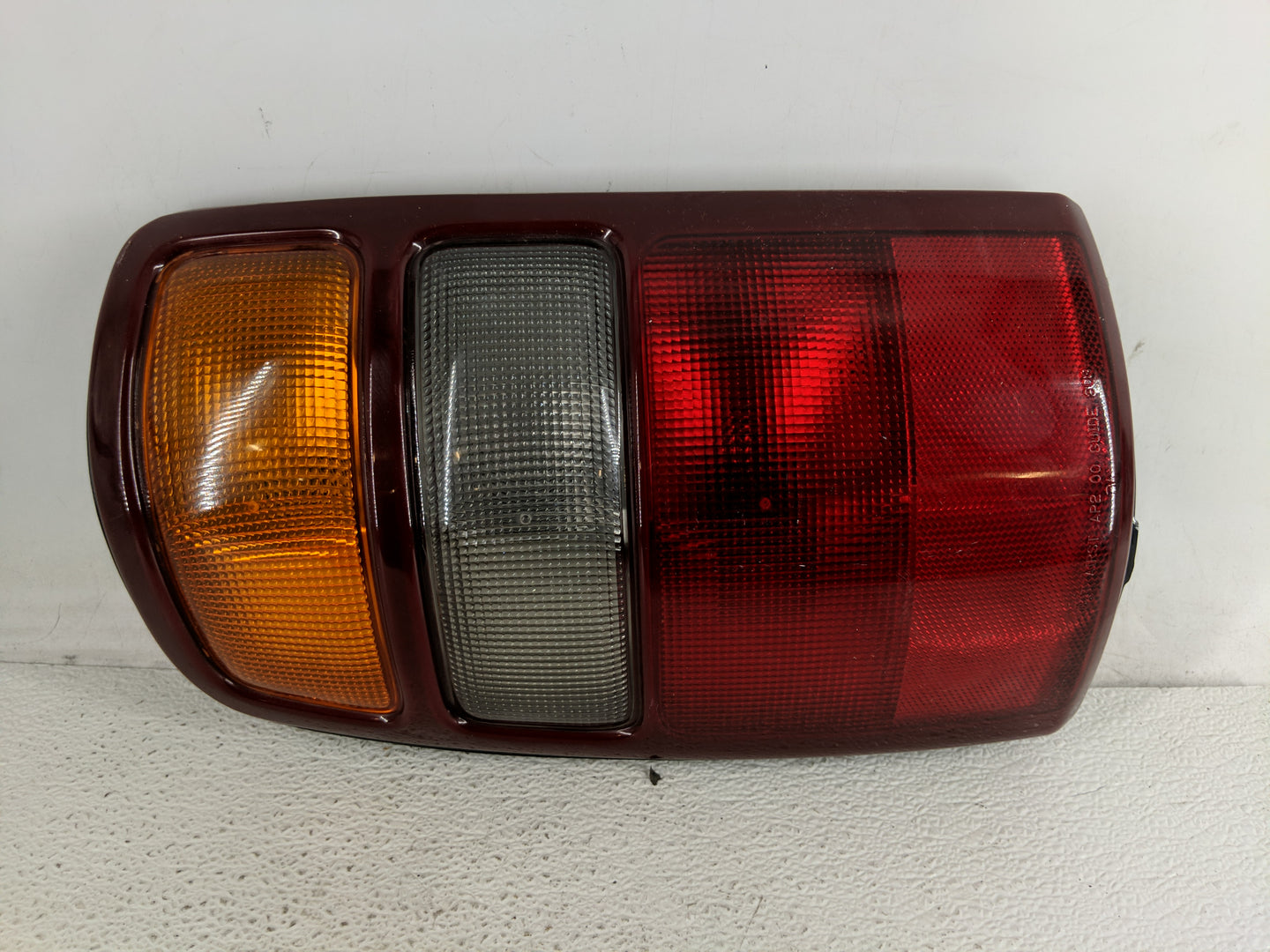 2000-2003 Chevrolet Suburban 1500 Tail Light Assembly Driver Left OEM P/N:16525375 Fits Fits 2000 2001 2002 2003 OEM Used Au