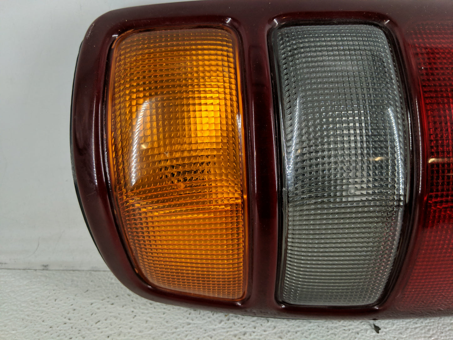 2000-2003 Chevrolet Suburban 1500 Tail Light Assembly Driver Left OEM P/N:16525375 Fits Fits 2000 2001 2002 2003 OEM Used Au
