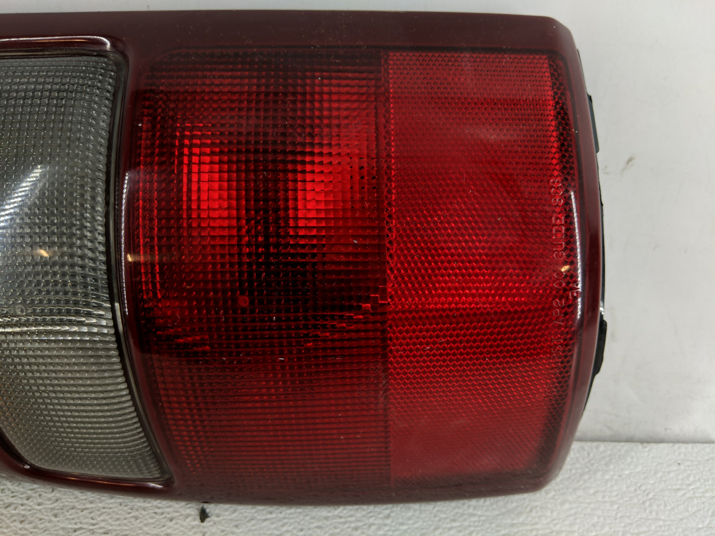 2000-2003 Chevrolet Suburban 1500 Tail Light Assembly Driver Left OEM P/N:16525375 Fits Fits 2000 2001 2002 2003 OEM Used Au