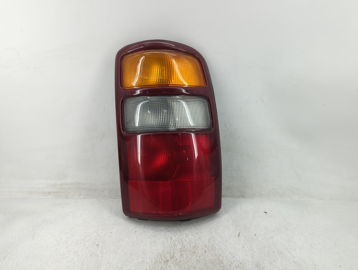 2000-2003 Chevrolet Suburban 1500 Tail Light Assembly Passenger Right OEM P/N:16525376 Fits Fits 2000 2001 2002 2003 OEM Use