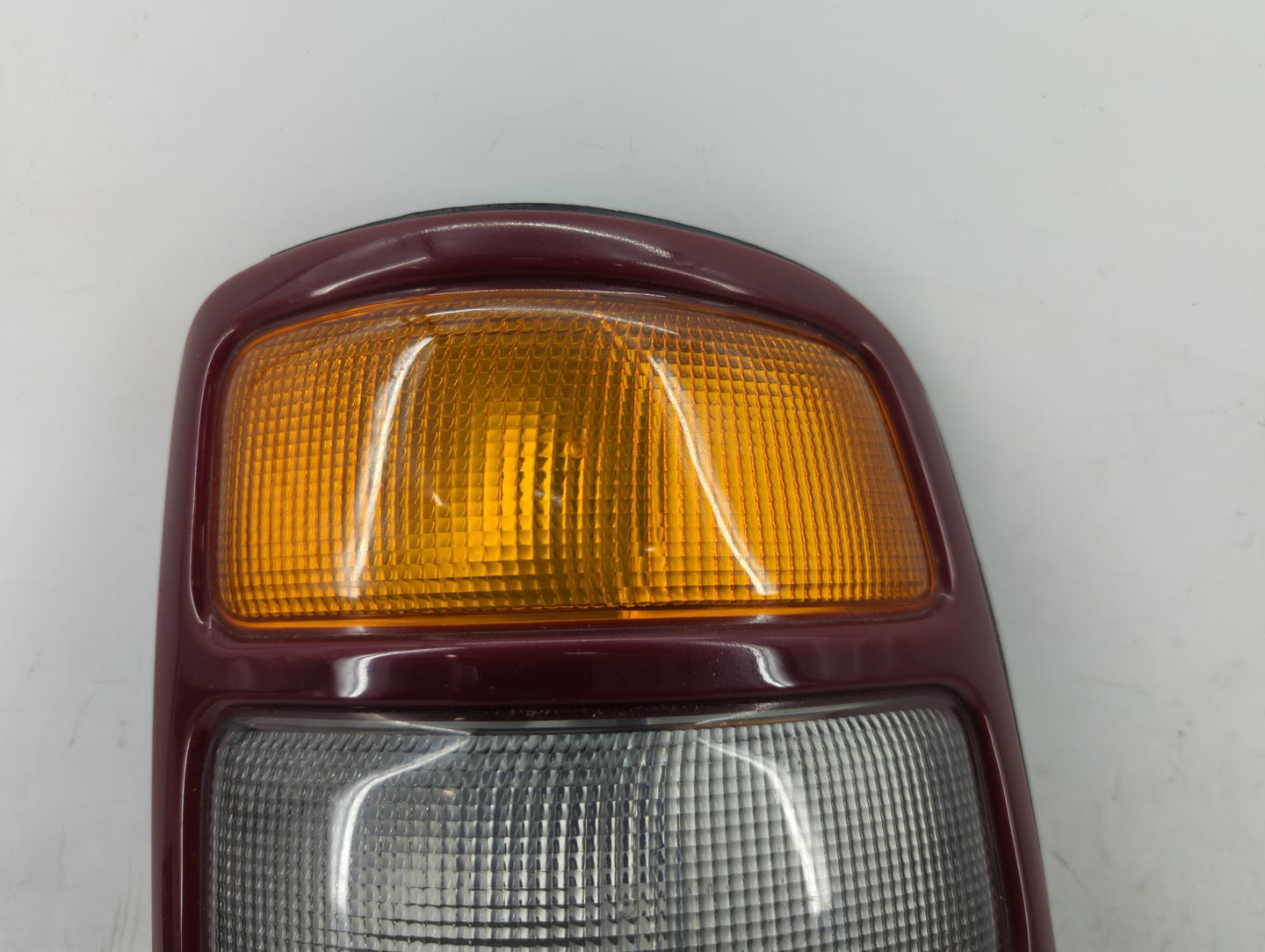 2000-2003 Chevrolet Suburban 1500 Tail Light Assembly Passenger Right OEM P/N:16525376 Fits Fits 2000 2001 2002 2003 OEM Use