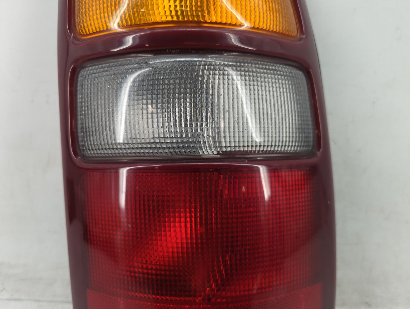 2000-2003 Chevrolet Suburban 1500 Tail Light Assembly Passenger Right OEM P/N:16525376 Fits Fits 2000 2001 2002 2003 OEM Use