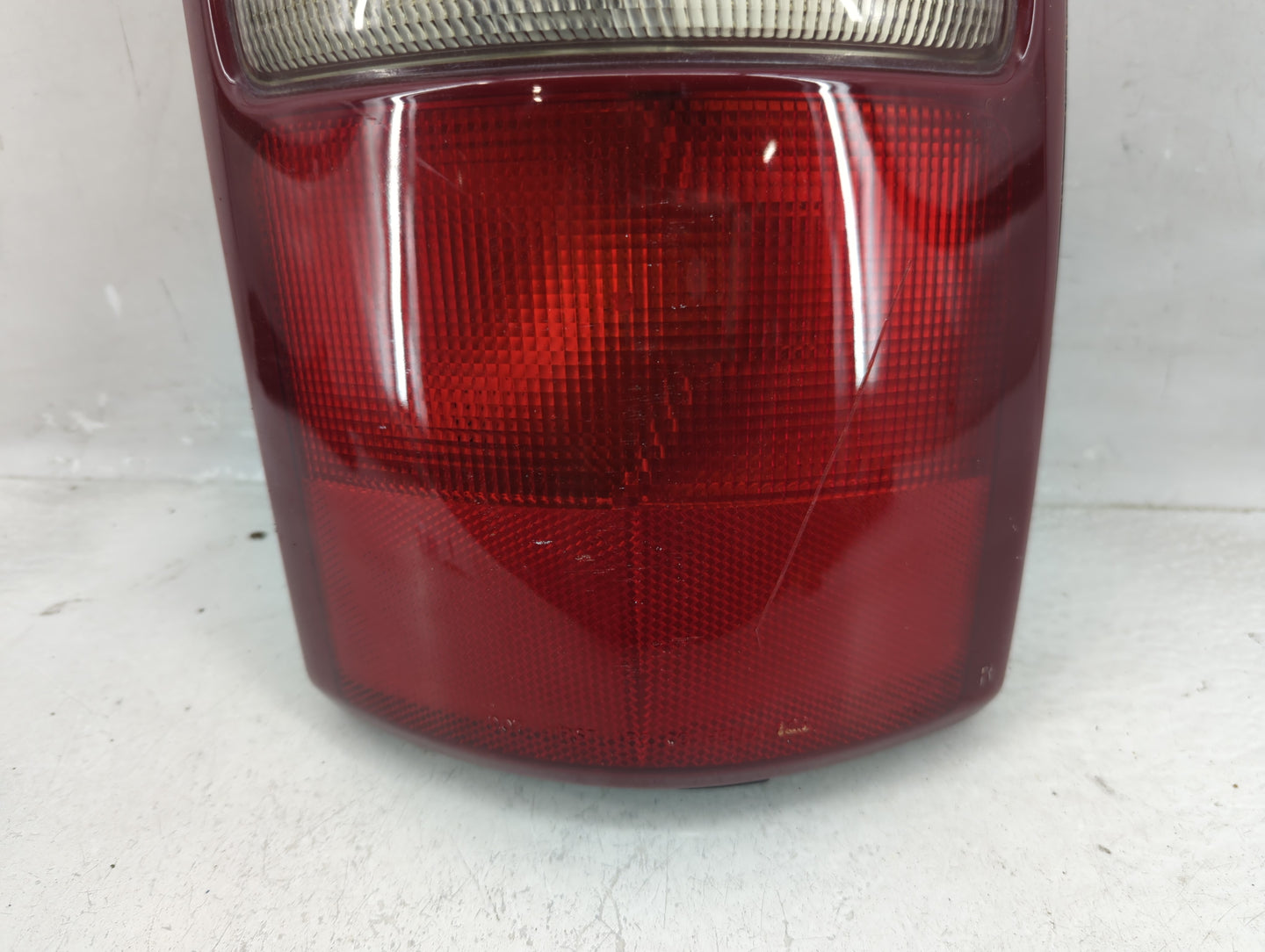 2000-2003 Chevrolet Suburban 1500 Tail Light Assembly Passenger Right OEM P/N:16525376 Fits Fits 2000 2001 2002 2003 OEM Use