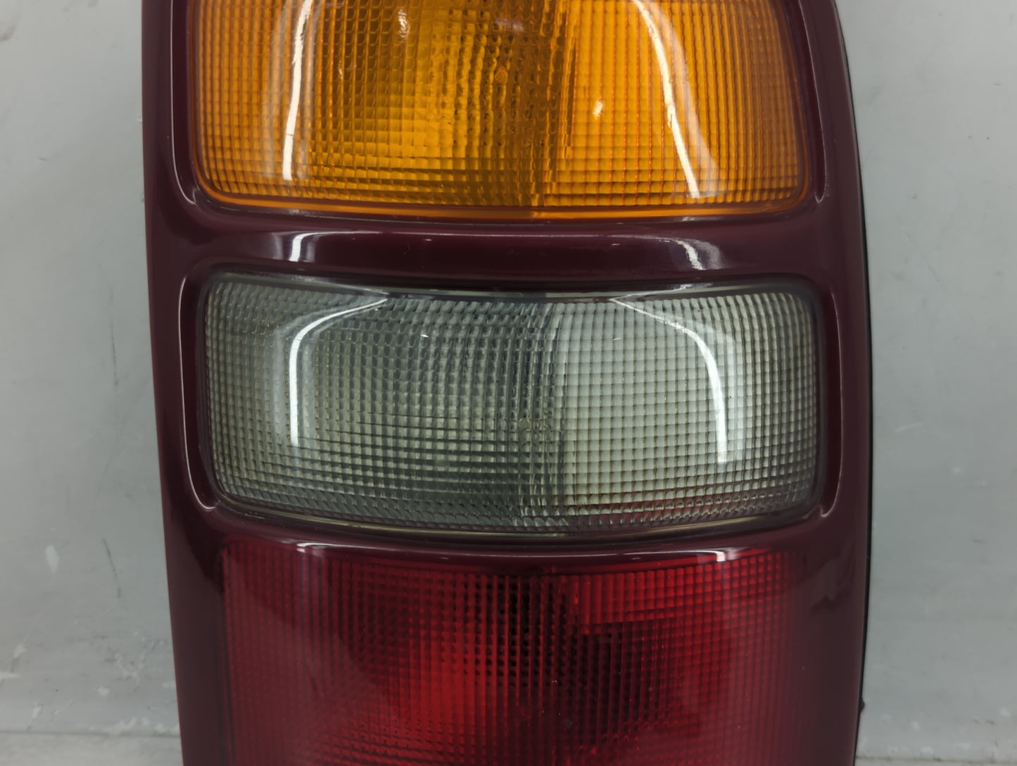 2000-2003 Chevrolet Suburban 1500 Tail Light Assembly Passenger Right OEM P/N:16525376 Fits Fits 2000 2001 2002 2003 OEM Use