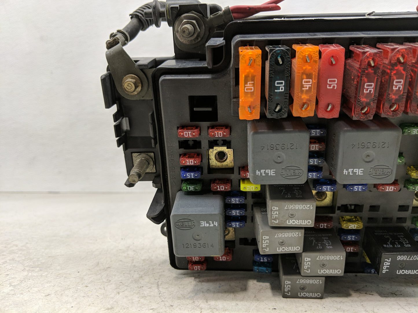 2000-2002 Chevrolet Suburban 1500 Fusebox Fuse Box Panel Relay Module P/N:12193645-09 Fits Fits 2000 2001 2002 OEM Used Auto