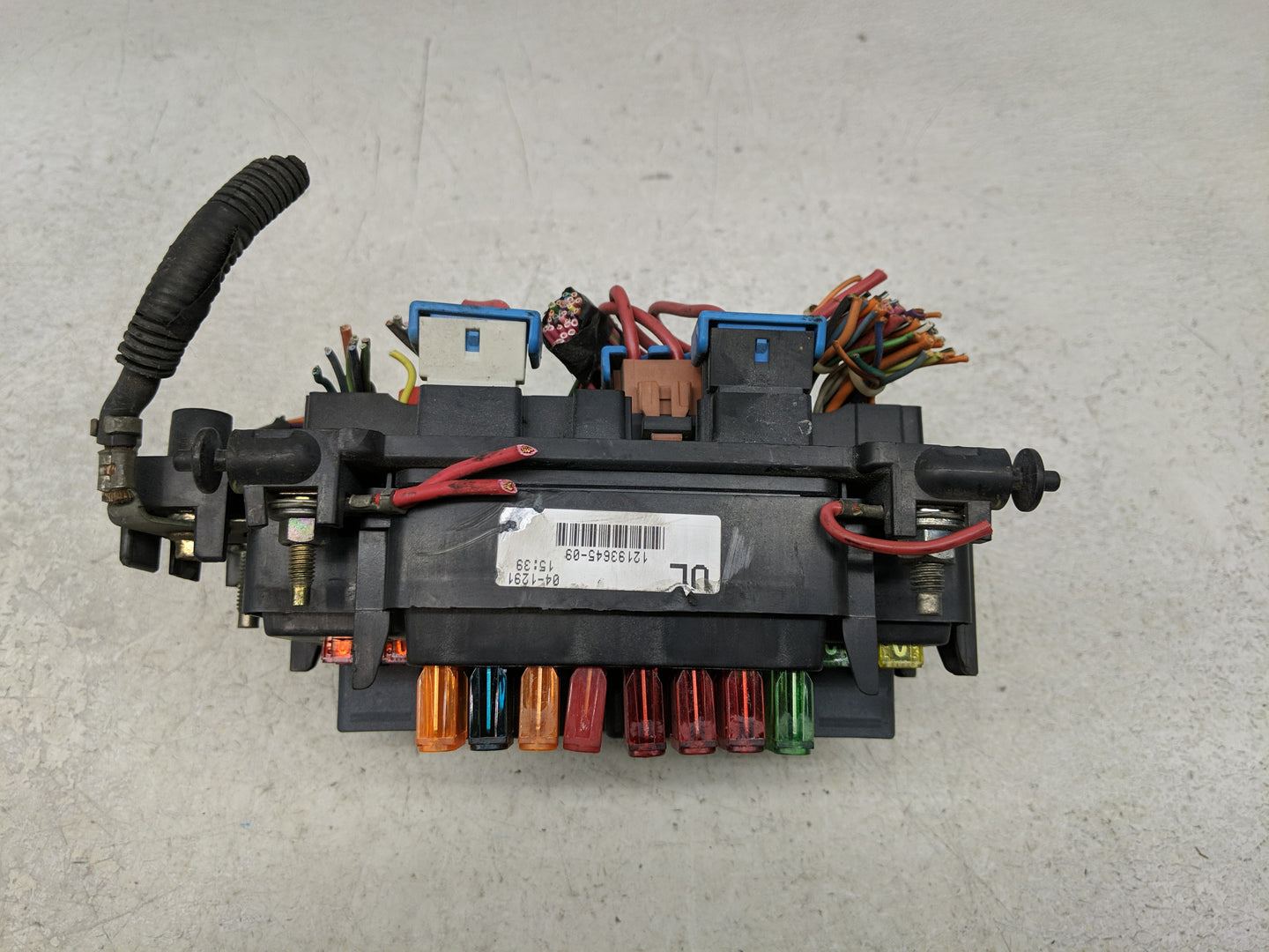 2000-2002 Chevrolet Suburban 1500 Fusebox Fuse Box Panel Relay Module P/N:12193645-09 Fits Fits 2000 2001 2002 OEM Used Auto