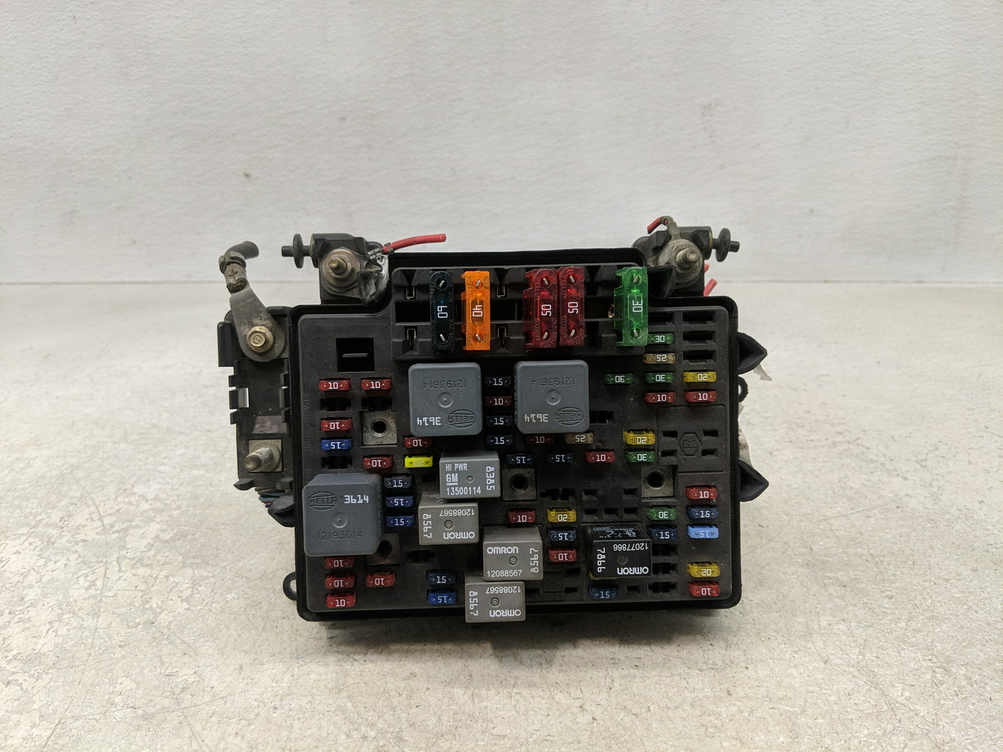 2000-2002 Chevrolet Suburban 1500 Fusebox Fuse Box Panel Relay Module P/N:15328806-05 12193645-09 Fits Fits 2000 2001 2002 O