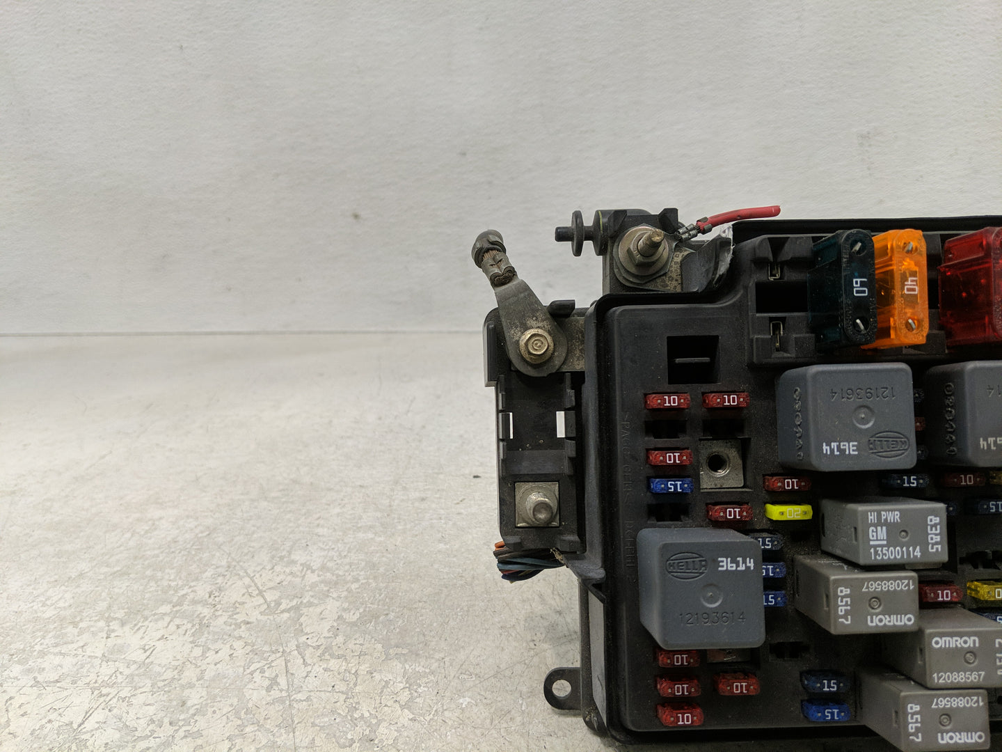 2000-2002 Chevrolet Suburban 1500 Fusebox Fuse Box Panel Relay Module P/N:15328806-05 12193645-09 Fits Fits 2000 2001 2002 O