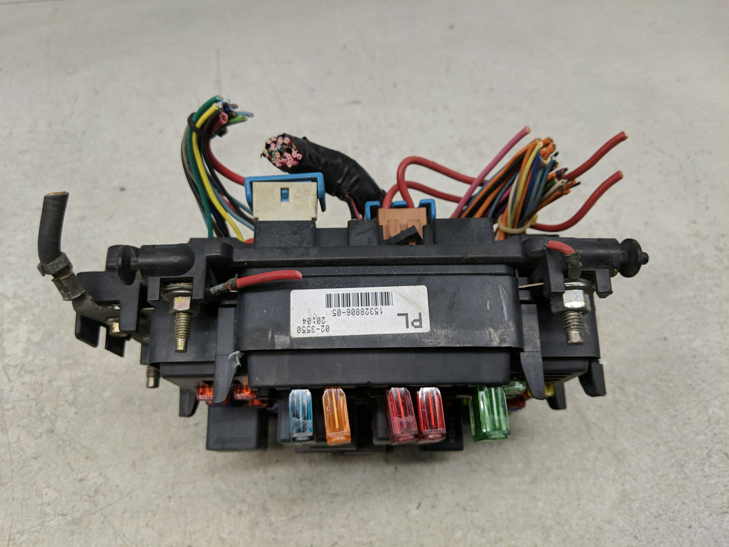 2000-2002 Chevrolet Suburban 1500 Fusebox Fuse Box Panel Relay Module P/N:15328806-05 12193645-09 Fits Fits 2000 2001 2002 O