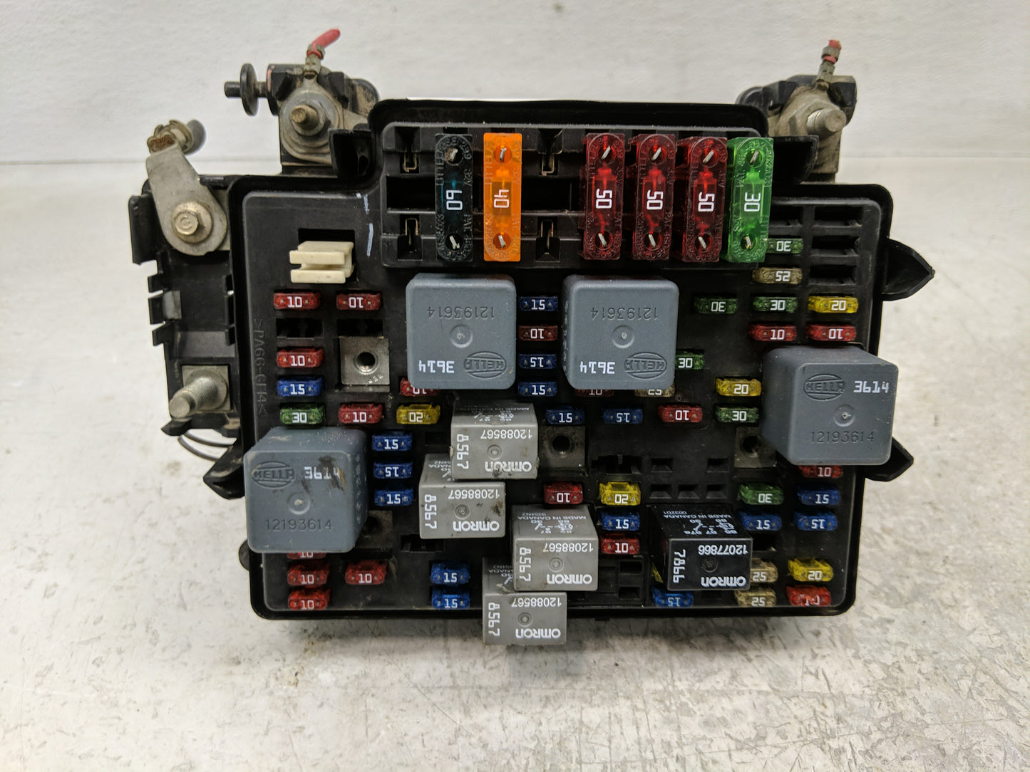 2000-2002 Chevrolet Suburban 1500 Fusebox Fuse Box Panel Relay Module P/N:12193645-09 Fits Fits 2000 2001 2002 OEM Used Auto