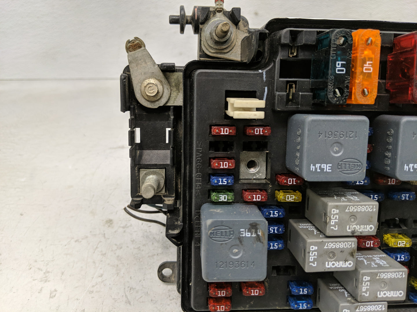 2000-2002 Chevrolet Suburban 1500 Fusebox Fuse Box Panel Relay Module P/N:12193645-09 Fits Fits 2000 2001 2002 OEM Used Auto