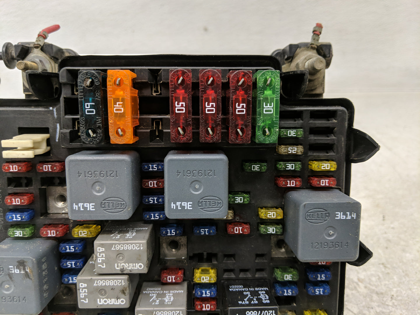 2000-2002 Chevrolet Suburban 1500 Fusebox Fuse Box Panel Relay Module P/N:12193645-09 Fits Fits 2000 2001 2002 OEM Used Auto