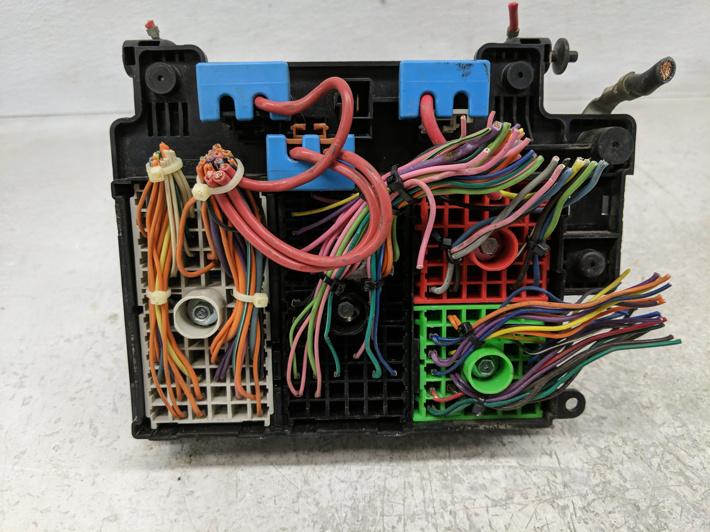 2000-2002 Chevrolet Suburban 1500 Fusebox Fuse Box Panel Relay Module P/N:12193645-09 Fits Fits 2000 2001 2002 OEM Used Auto