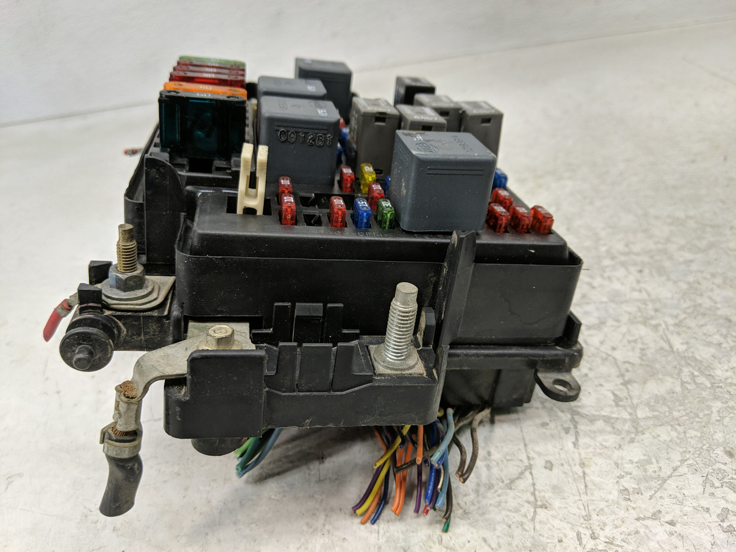 2000-2002 Chevrolet Suburban 1500 Fusebox Fuse Box Panel Relay Module P/N:12193645-09 Fits Fits 2000 2001 2002 OEM Used Auto