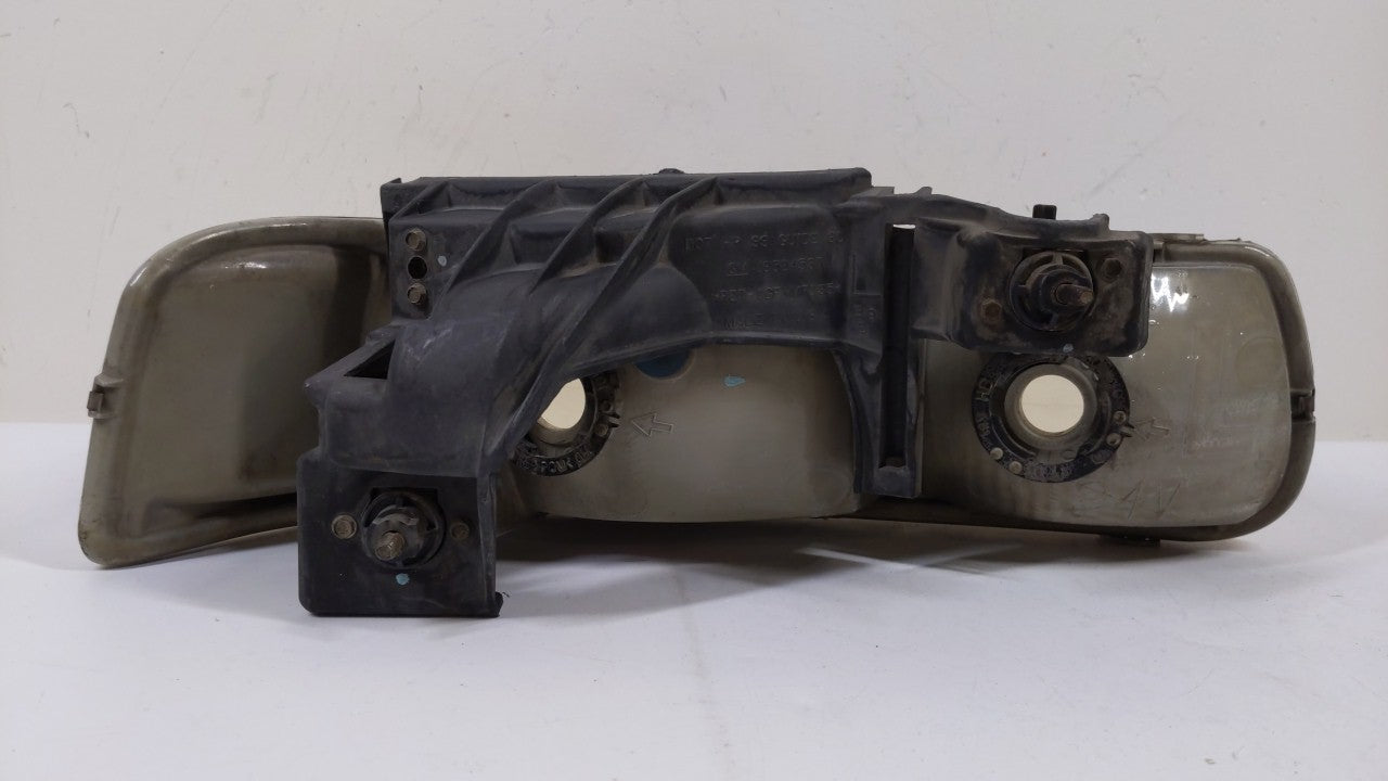 2000 Chevrolet Suburban 1500 Driver Left Oem Head Light Headlight Lamp - Oemusedautoparts1.com