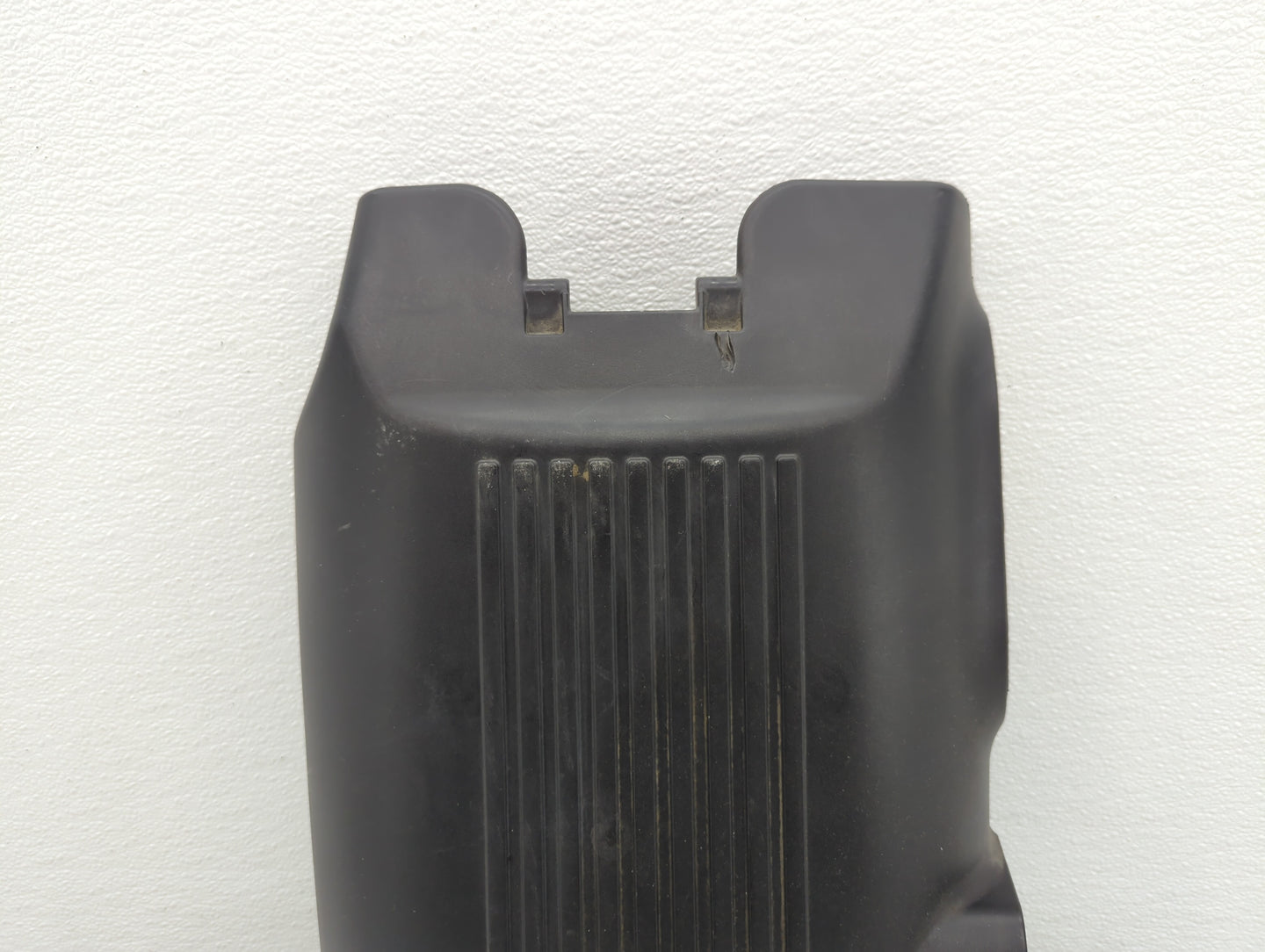2001 Chevrolet Suburban 1500 Engine Cover - Oemusedautoparts1.com