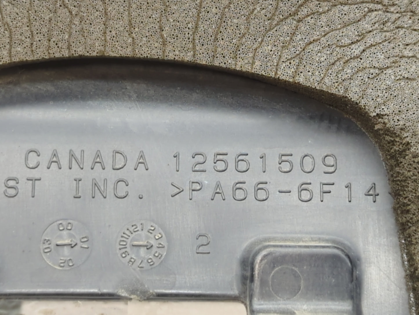 2001 Chevrolet Suburban 1500 Engine Cover - Oemusedautoparts1.com