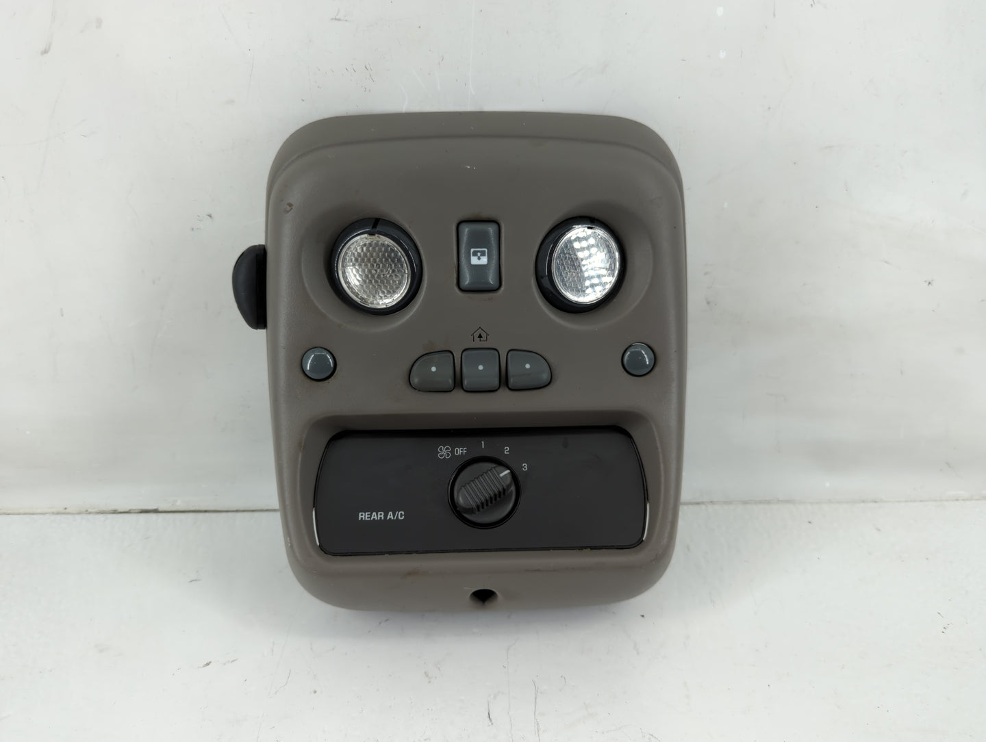 2000-2002 Chevrolet Tahoe Overhead Roof Console Interior Dome Light - Oemusedautoparts1.com