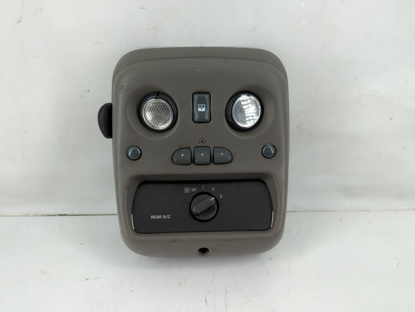 2000-2002 Chevrolet Tahoe Overhead Roof Console Interior Dome Light - Oemusedautoparts1.com