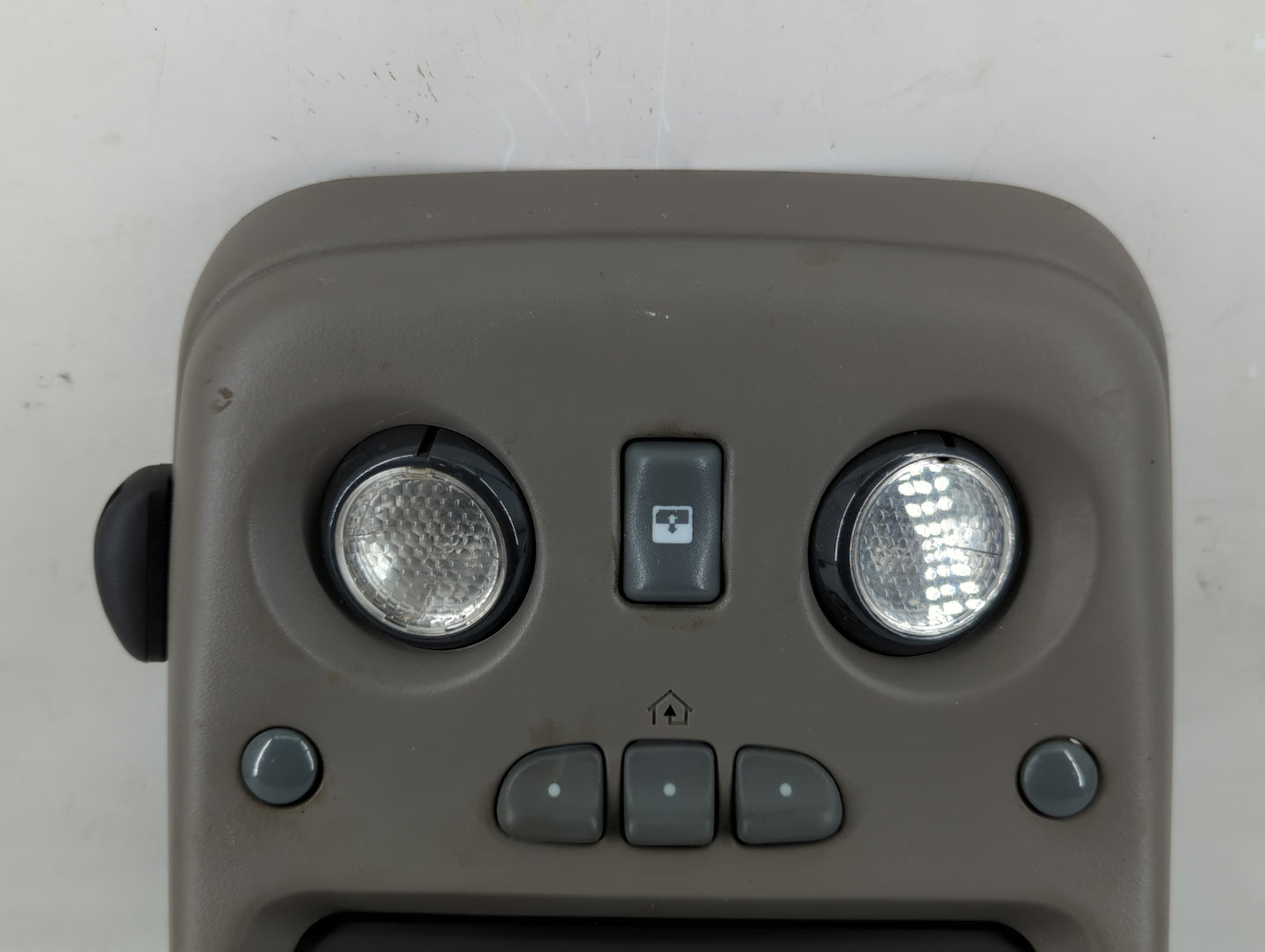 2000-2002 Chevrolet Tahoe Overhead Roof Console Interior Dome Light - Oemusedautoparts1.com