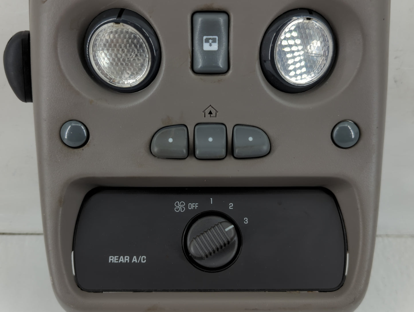 2000-2002 Chevrolet Tahoe Overhead Roof Console Interior Dome Light - Oemusedautoparts1.com