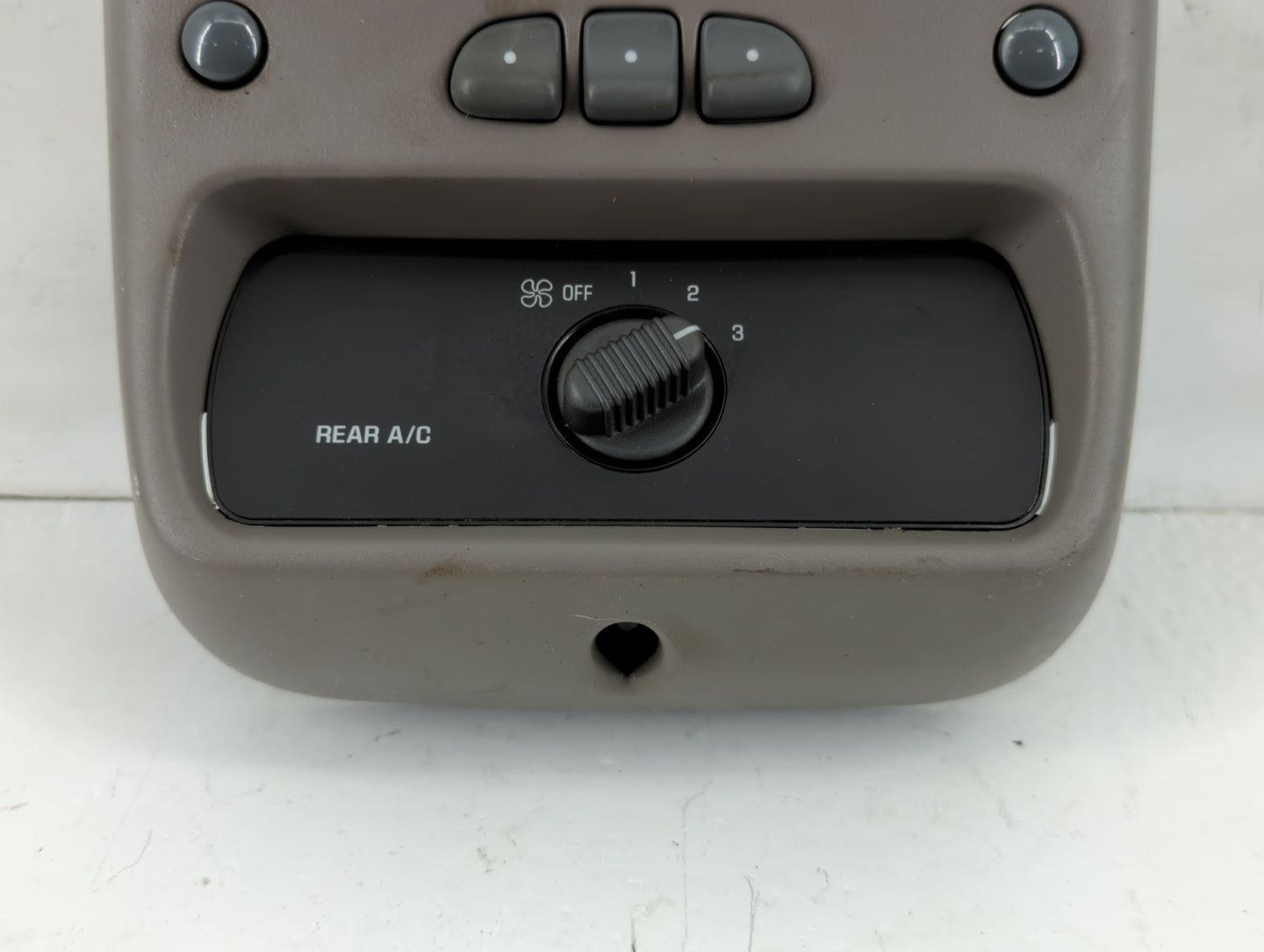 2000-2002 Chevrolet Tahoe Overhead Roof Console Interior Dome Light - Oemusedautoparts1.com