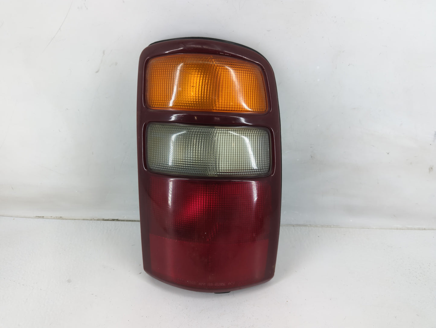 2001 Chevrolet Tahoe Tail Light Assembly Passenger Right OEM P/N:16525376 B 39 Fits OEM Used Auto Parts - Oemusedautoparts1.