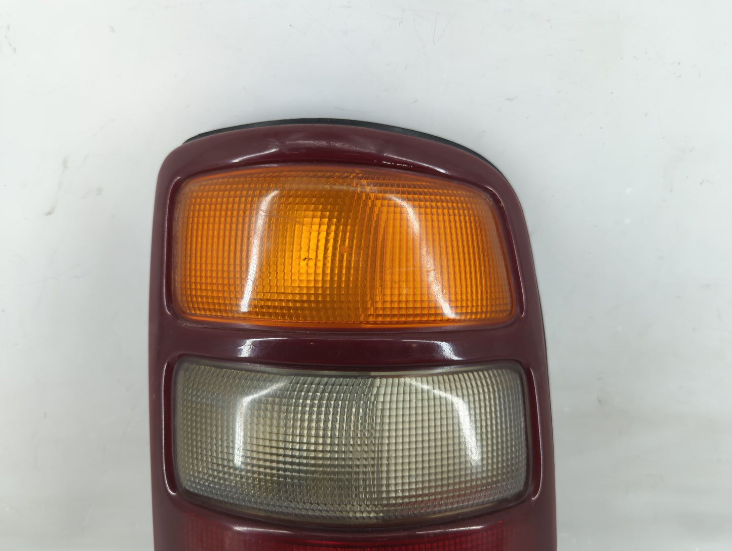 2001 Chevrolet Tahoe Tail Light Assembly Passenger Right OEM P/N:16525376 B 39 Fits OEM Used Auto Parts - Oemusedautoparts1.