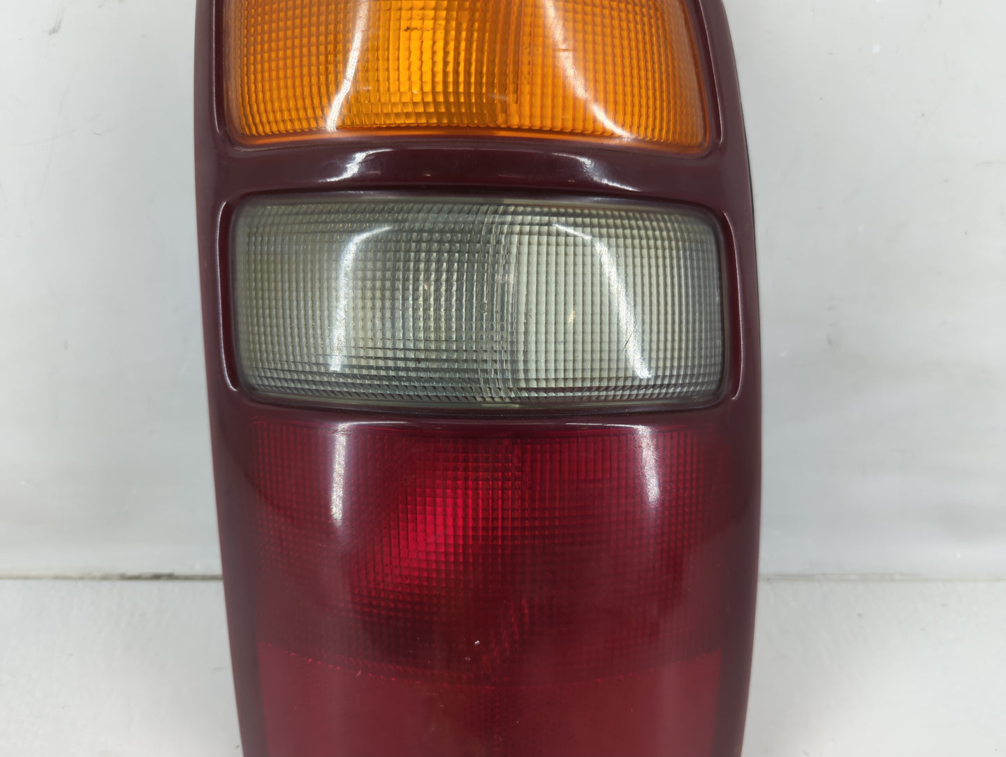 2001 Chevrolet Tahoe Tail Light Assembly Passenger Right OEM P/N:16525376 B 39 Fits OEM Used Auto Parts - Oemusedautoparts1.