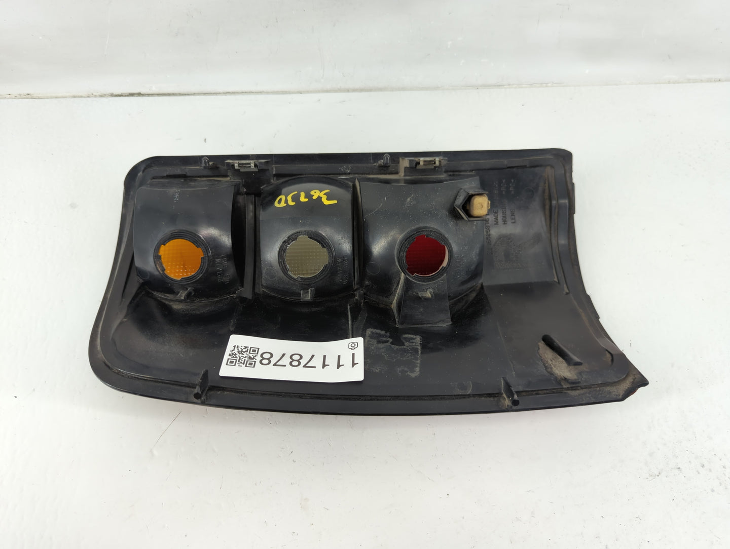 2001 Chevrolet Tahoe Tail Light Assembly Passenger Right OEM P/N:16525376 B 39 Fits OEM Used Auto Parts - Oemusedautoparts1.