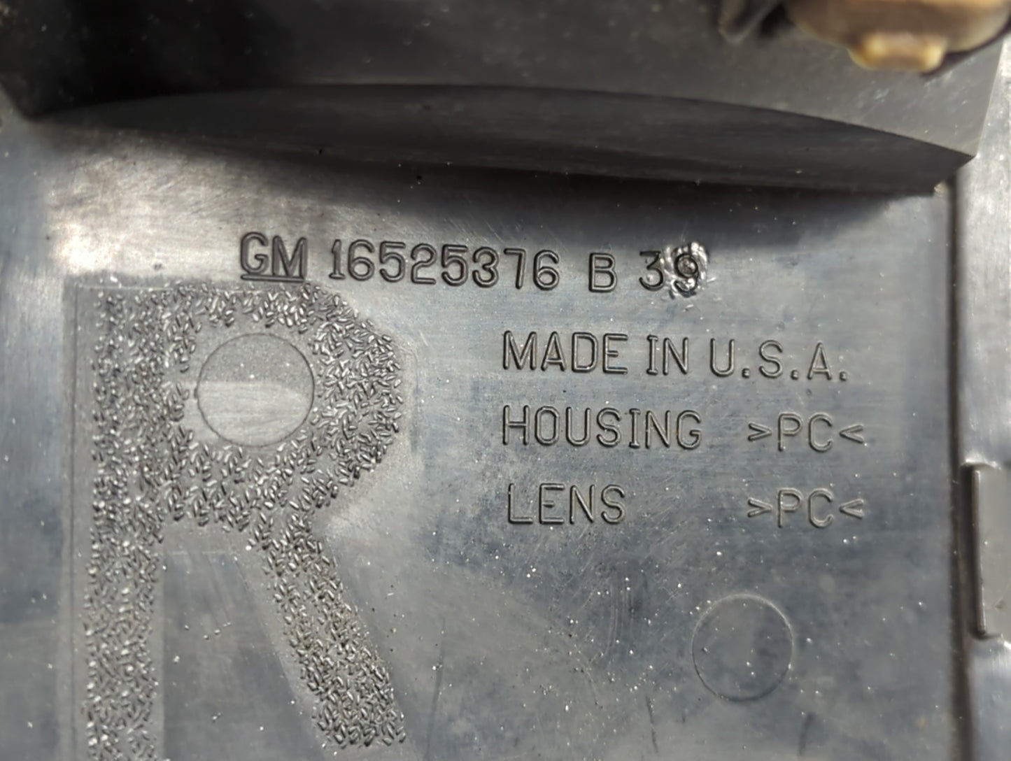 2001 Chevrolet Tahoe Tail Light Assembly Passenger Right OEM P/N:16525376 B 39 Fits OEM Used Auto Parts - Oemusedautoparts1.
