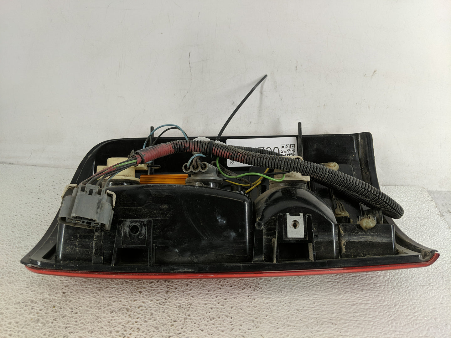 2000-2003 Chevrolet Tahoe Tail Light Assembly Driver Left OEM Fits Fits 2000 2001 2002 2003 OEM Used Auto Parts - Oemusedaut