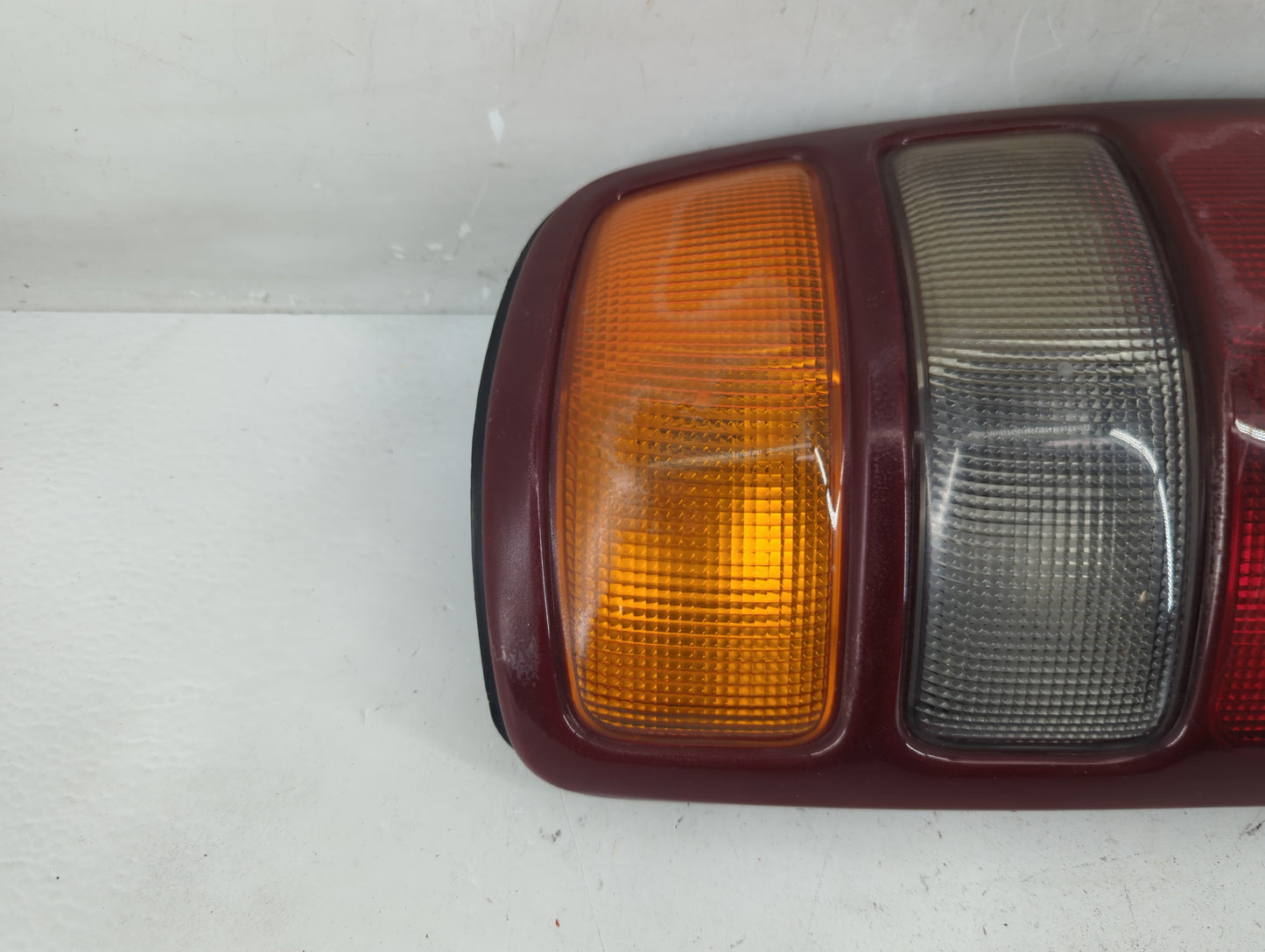 2000-2003 Chevrolet Tahoe Tail Light Assembly Passenger Right OEM P/N:5978266 Fits Fits 2000 2001 2002 2003 OEM Used Auto Pa