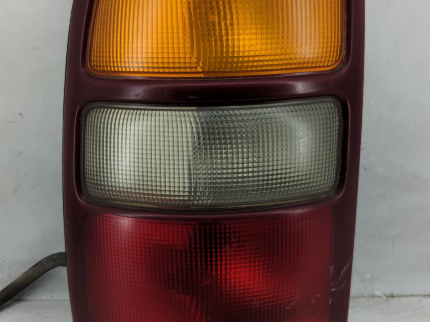 2000-2003 Chevrolet Tahoe Tail Light Assembly Passenger Right OEM P/N:16525375 Fits Fits 2000 2001 2002 2003 OEM Used Auto P