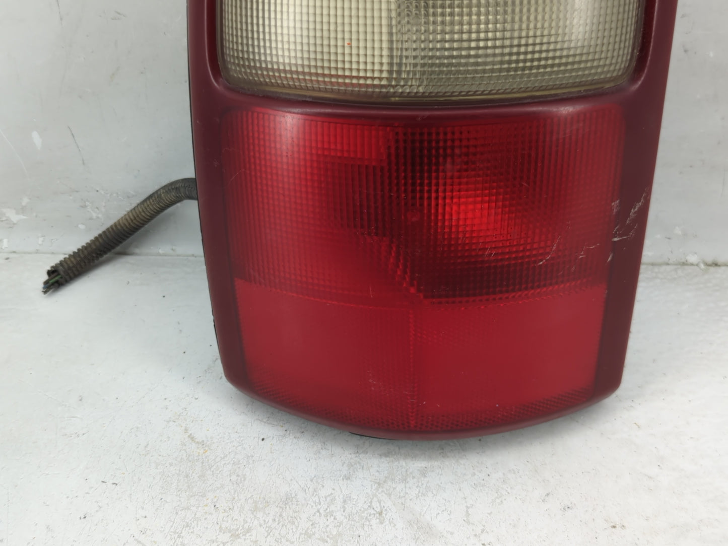 2000-2003 Chevrolet Tahoe Tail Light Assembly Passenger Right OEM P/N:16525375 Fits Fits 2000 2001 2002 2003 OEM Used Auto P