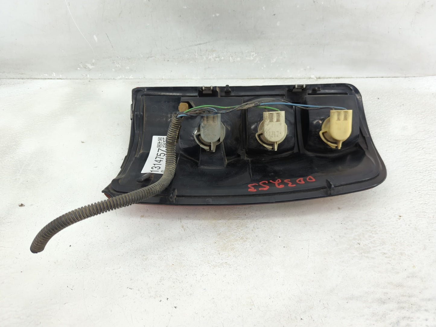 2000-2003 Chevrolet Tahoe Tail Light Assembly Passenger Right OEM P/N:16525375 Fits Fits 2000 2001 2002 2003 OEM Used Auto P