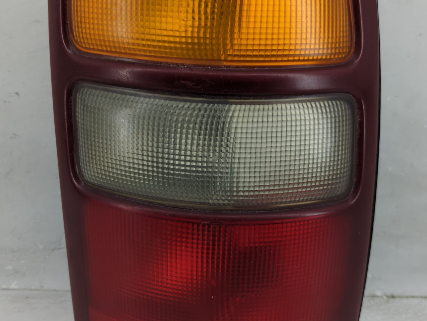 2000-2003 Chevrolet Tahoe Tail Light Assembly Passenger Right OEM P/N:16525376 Fits Fits 2000 2001 2002 2003 OEM Used Auto P