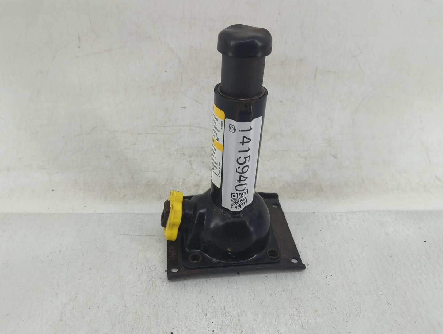 2001 Chevrolet Tahoe Spare Scissor Car Jack - Oemusedautoparts1.com