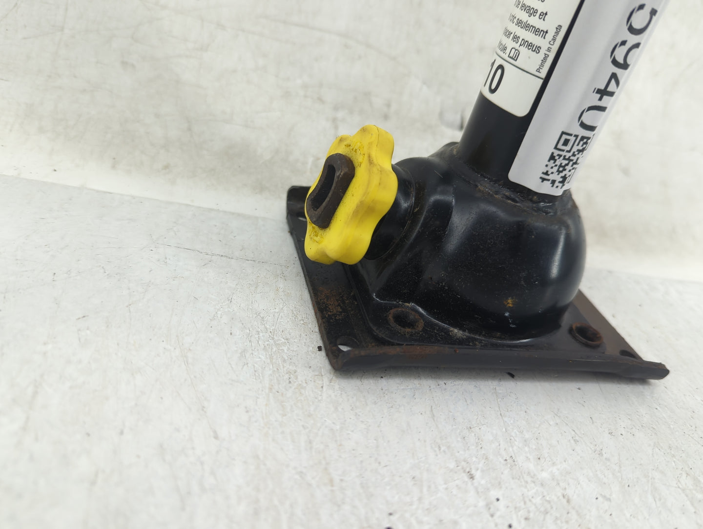 2001 Chevrolet Tahoe Spare Scissor Car Jack - Oemusedautoparts1.com