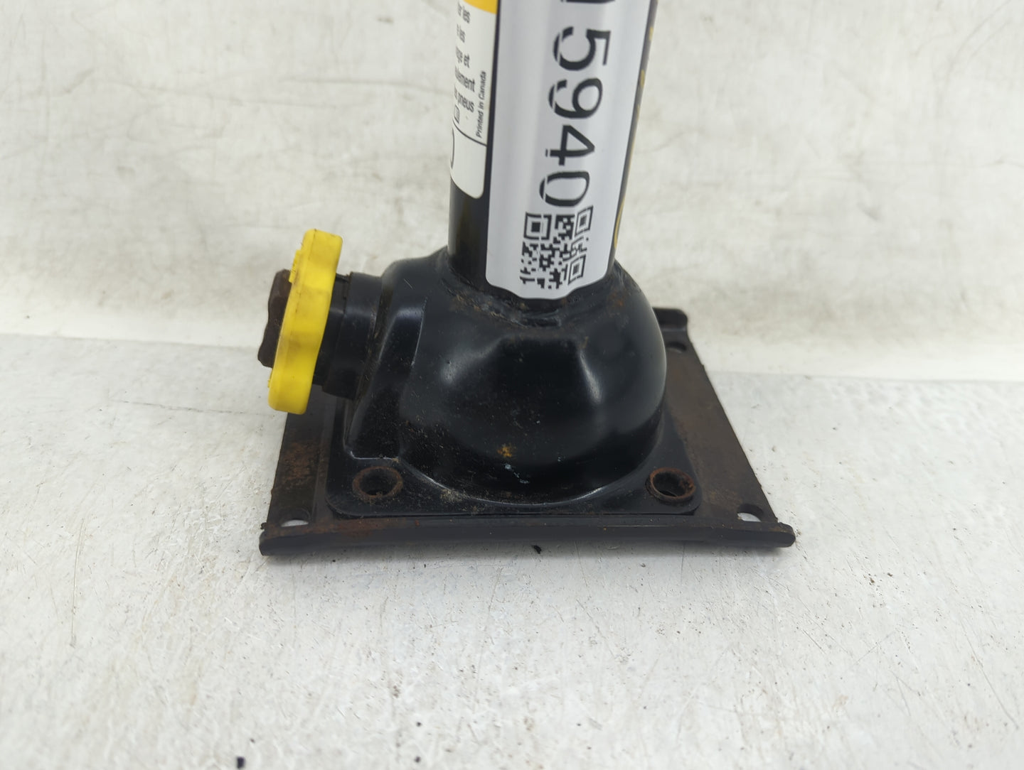 2001 Chevrolet Tahoe Spare Scissor Car Jack - Oemusedautoparts1.com