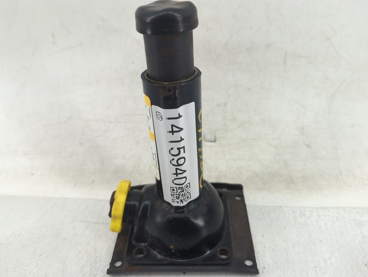 2001 Chevrolet Tahoe Spare Scissor Car Jack - Oemusedautoparts1.com