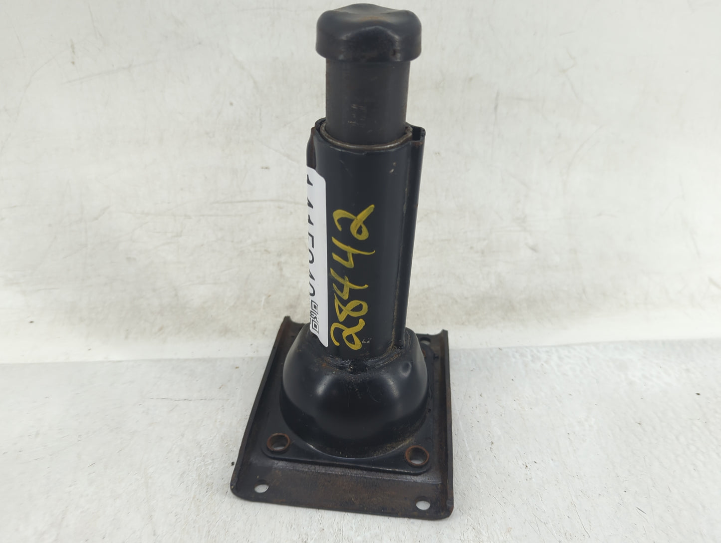 2001 Chevrolet Tahoe Spare Scissor Car Jack - Oemusedautoparts1.com