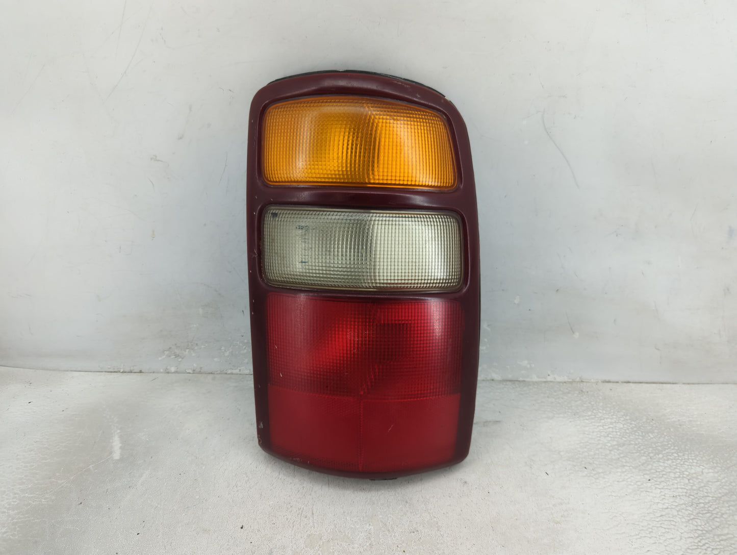 2000-2003 Chevrolet Tahoe Tail Light Assembly Driver Left OEM P/N:16525376 Fits Fits 2000 2001 2002 2003 OEM Used Auto Parts