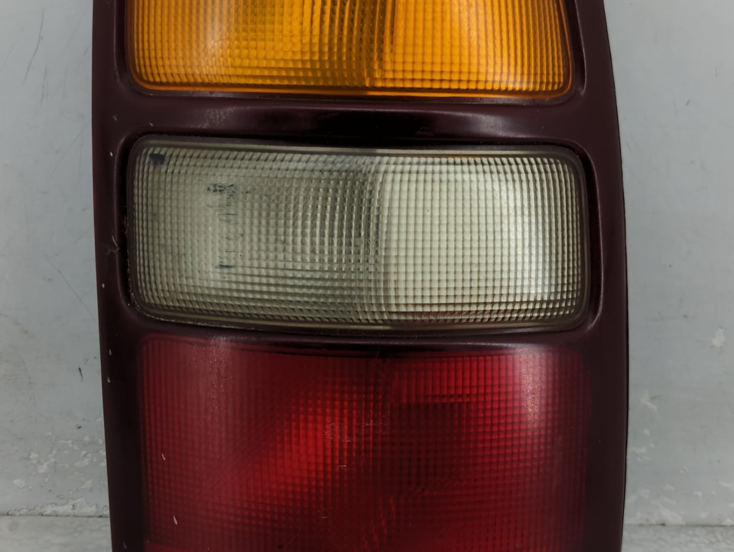 2000-2003 Chevrolet Tahoe Tail Light Assembly Driver Left OEM P/N:16525376 Fits Fits 2000 2001 2002 2003 OEM Used Auto Parts